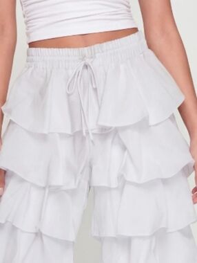 WHITE PARTY Wide Leg Pilazo Ruffle Pant size Large.